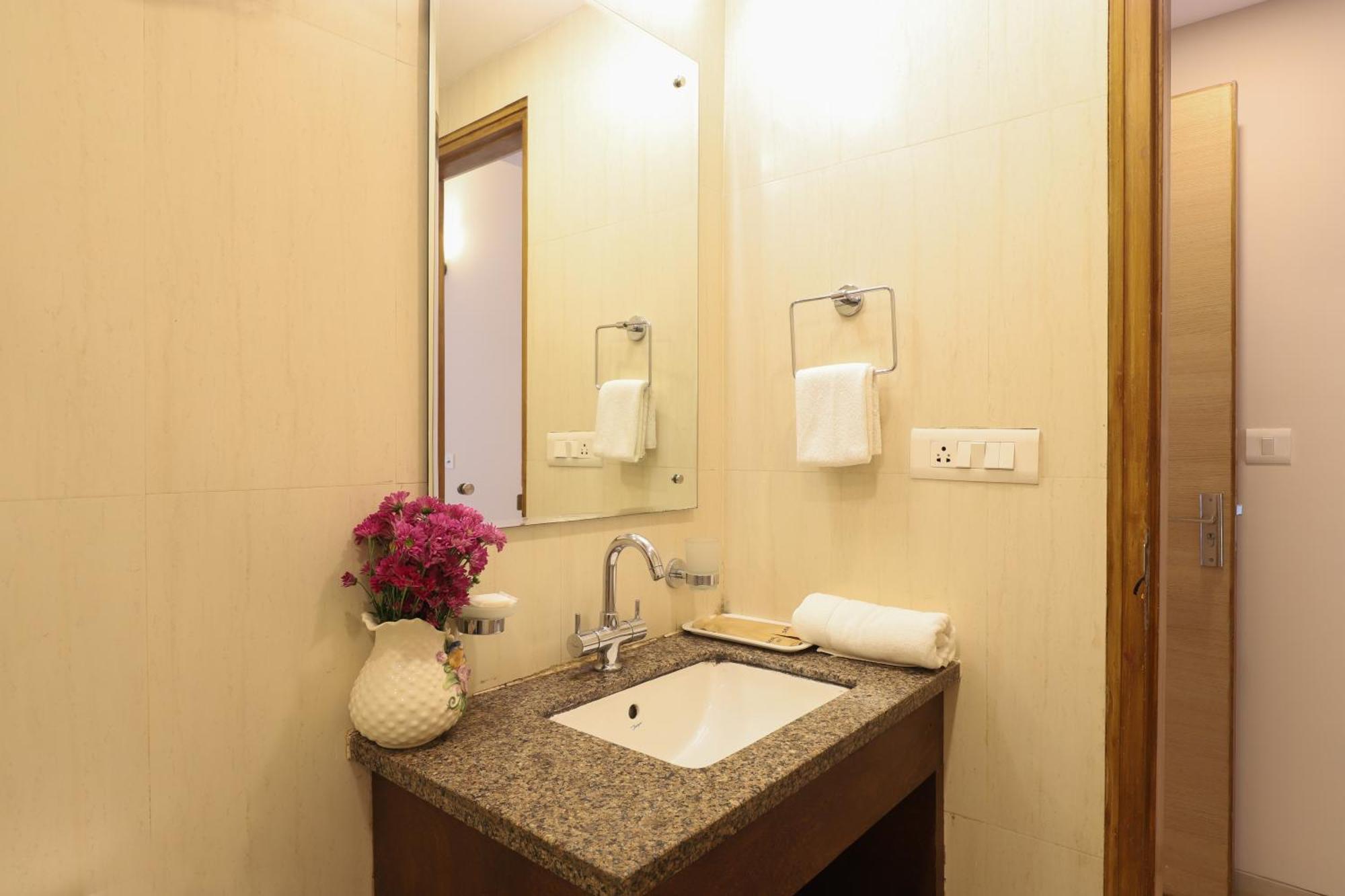Veera Strand Park Serviced Apartments Near Calangute Exterior photo